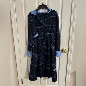 Women’s Banana Republic long sleeve dress. Size 4. 100% polyester. Navy blue.